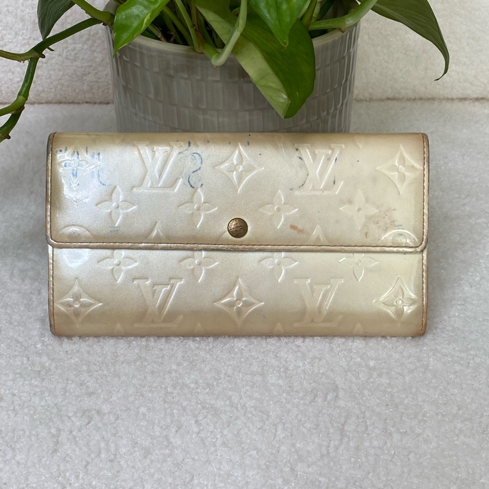 Authentic Louis Vuitton Vernis Long Bifold Wallet White Pearl